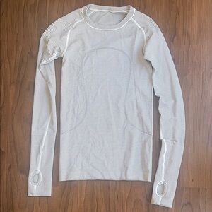 Lululemon Swiftly Size 4 in Tempo Stripe White Black